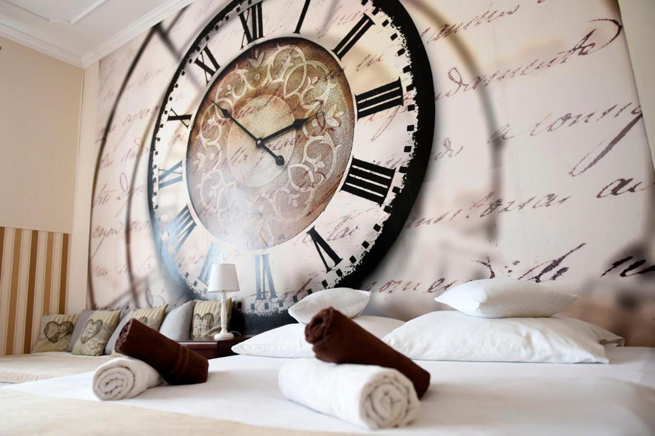 City, Clock *